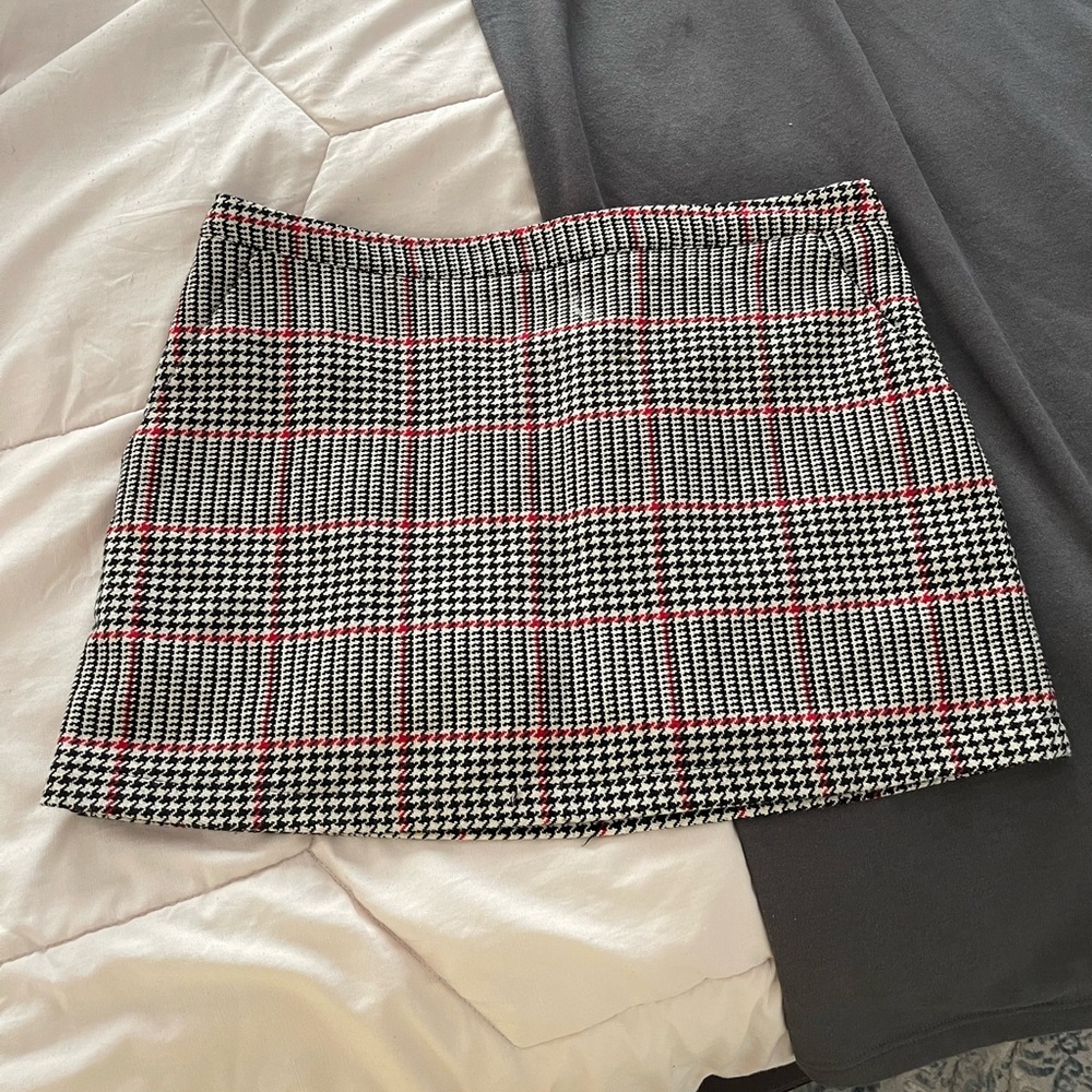 Mini Skirt w/ Pockets (Houndstooth / Plaid)
